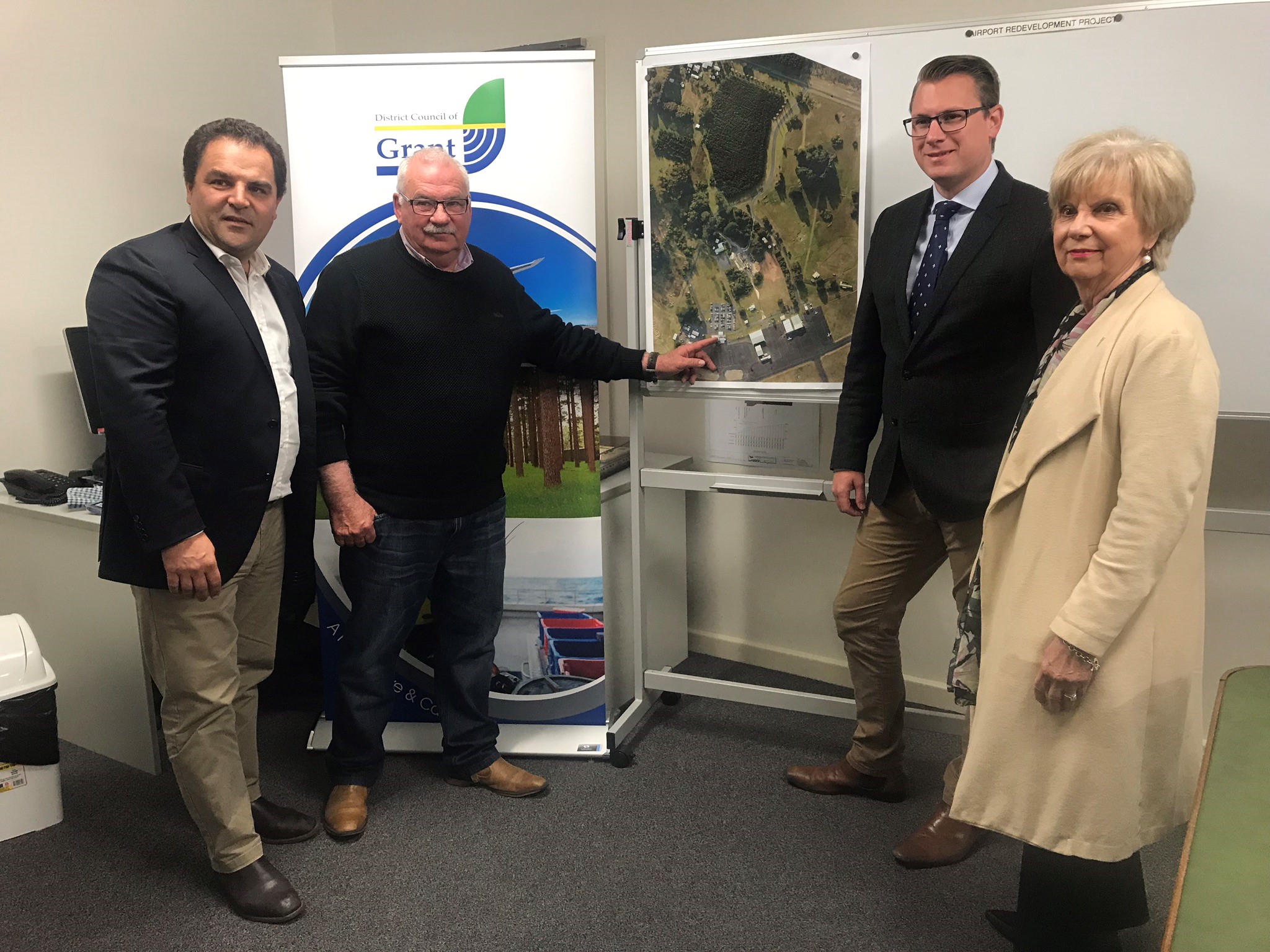 Mayor and Minister Knoll Airport Project